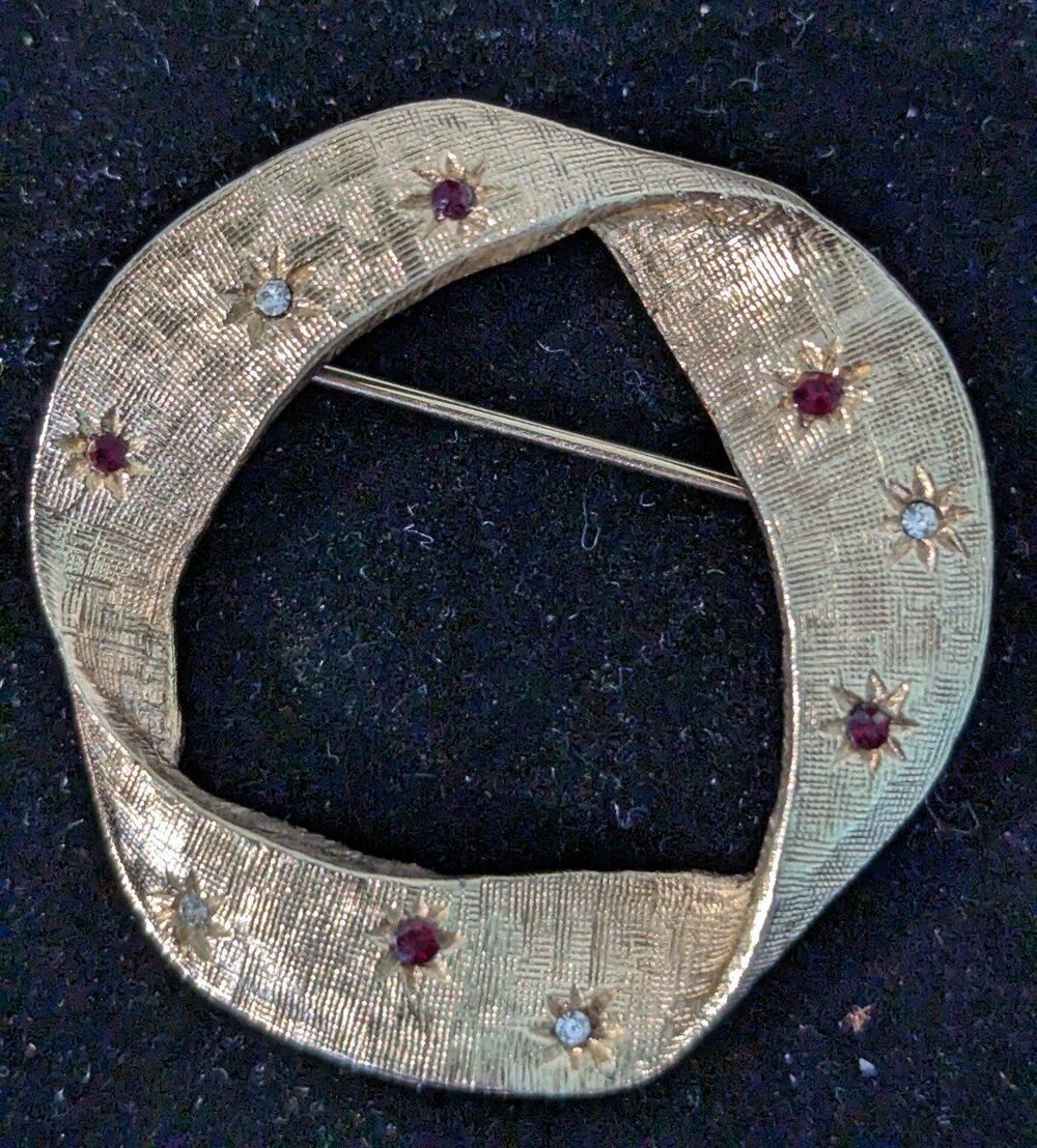 Vintage NYC Accessocraft Ribbon Brooch